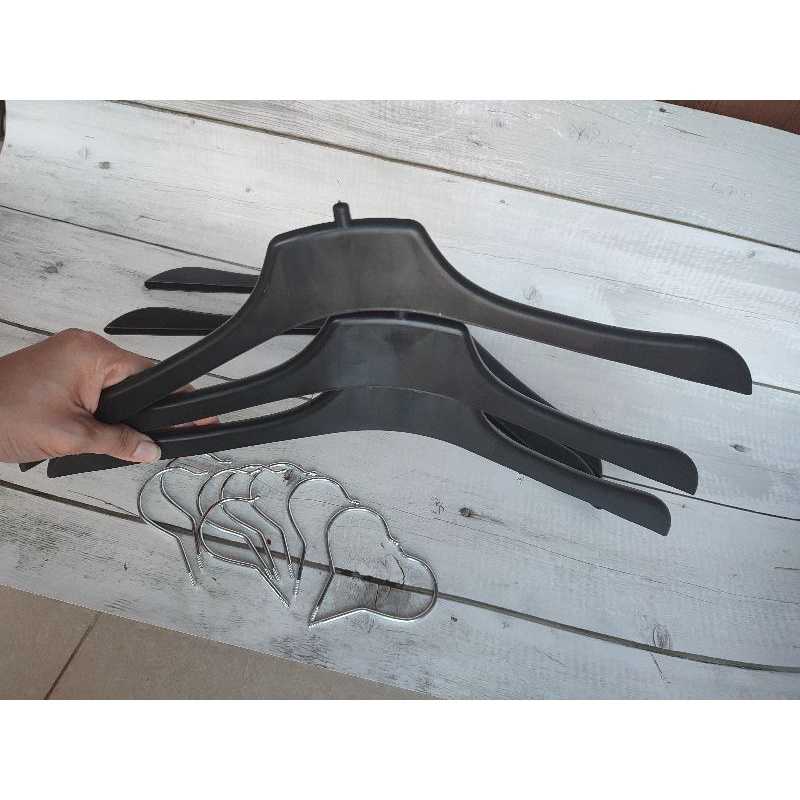 Móc treo quần áo bằng nhựa,mỏng dẹt,ngang vai 40cm,đầu móc xoay 360 độ,phụ kiện cho shop thời trang