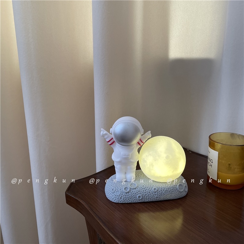 Đèn ngủ bảo vệ mắt hình phi hành gia và mặt trăng xinh xắn trang trí cho nhà cửa
