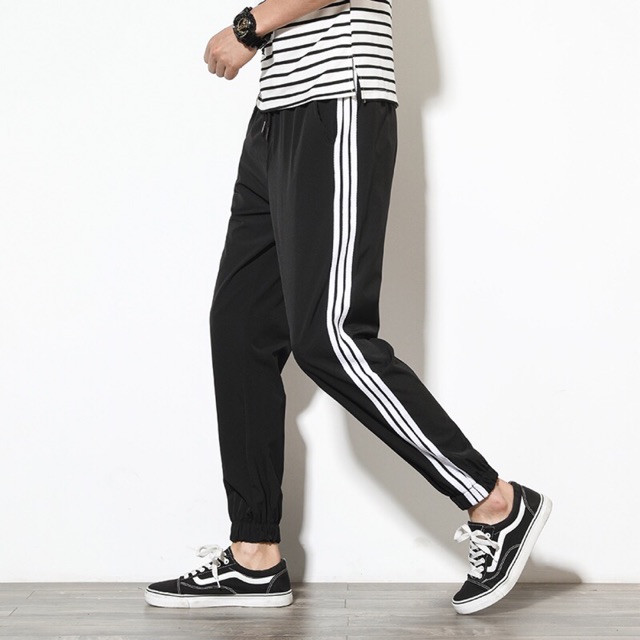 QUẦN JOGGER 3 SỌC TRẮNG ĐỎ 2023
