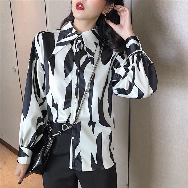 Áo sơmi phối màu hoạ tiết lạ mắt