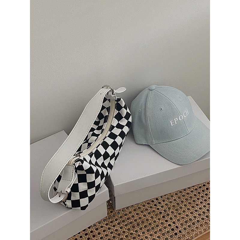 Túi đeo chéo thiết kế đơn giản hợp thời trang