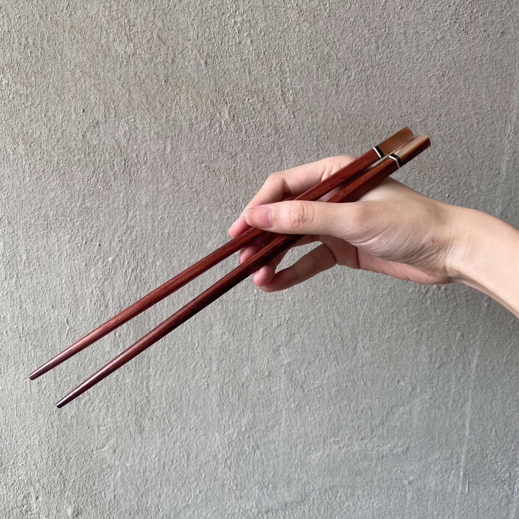 Bộ 5 đôi Đũa gỗ Cẩm vuông 24,5cm - Đầu gắn trai hồng  - Đũa gỗ tự nhiên cao cấp