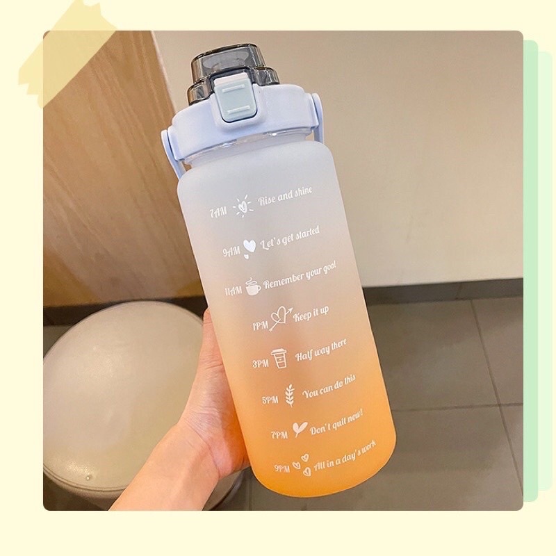 Bình đựng nước 2L có ống hút, vạch chia nhắc giờ uống nước, hình dán dễ thương, nhiều màu, siêu đẹp, siêu nhẹ