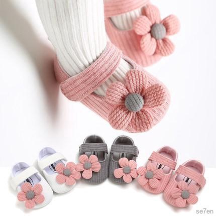 Giày đế mềm chống trượt đính hoa dễ thương cho bé gái