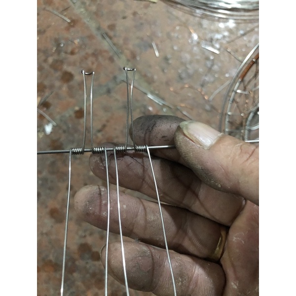 1 đôi lò xo đõ cầu tủ