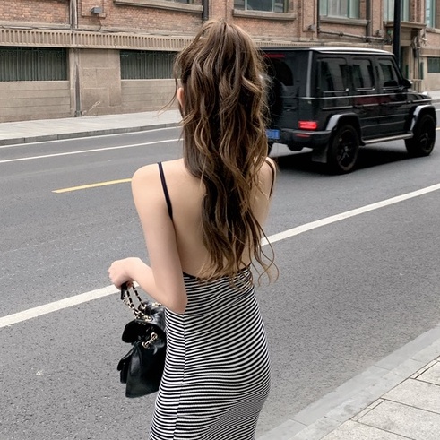 Váy Yếm Mini Hở Vai Không Tay Gợi Cảm