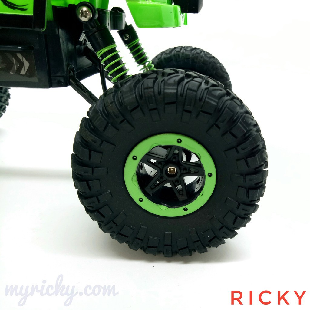 () Xe địa hình điều khiển 2 cầu  pin Sạc Super Climbing Carr scale  1:18