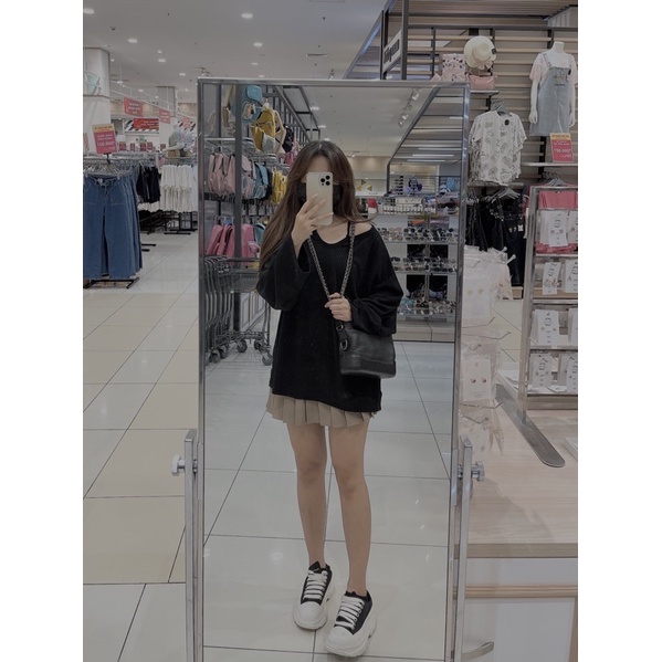 Áo thun cổ xẻ giọt lệ