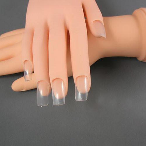 Bàn tay giả bằng silicon học nail