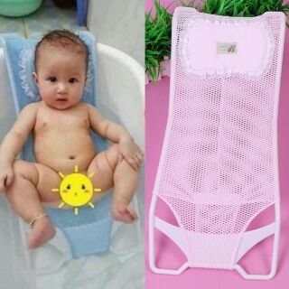 Giường lưới kê chậu tắm cho bé
