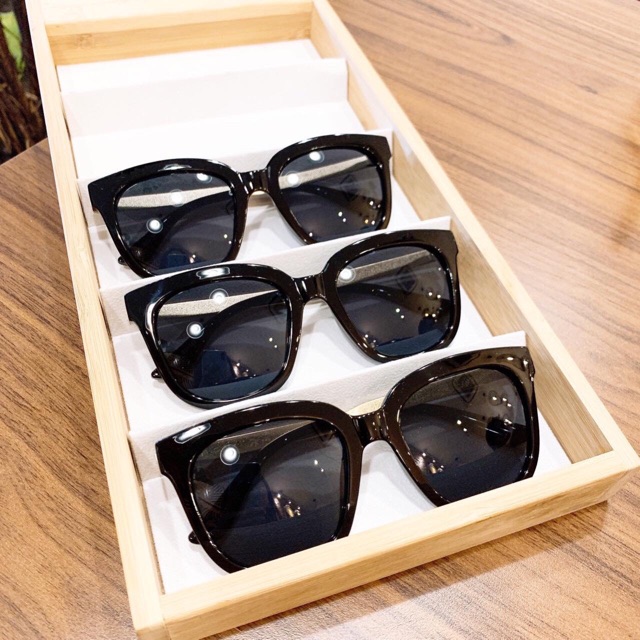 Kính V chân kim loại em về thêm rồi nha khách ơi  Kính dày dặn, form ôm, chỉ có 1 màu đen duy nhất thôi ạ . | BigBuy360 - bigbuy360.vn