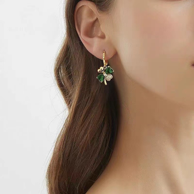 Hoa Tai Dạng Kẹp Hình Cỏ Ba Lá Thanh Lịch Cao Cấp Kiểu Hàn Quốc Mới