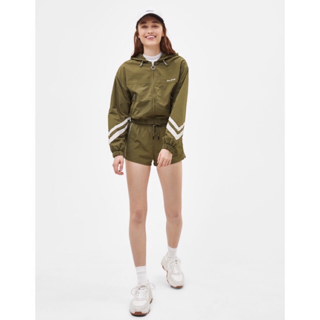 Set áo + quần dù Bershka