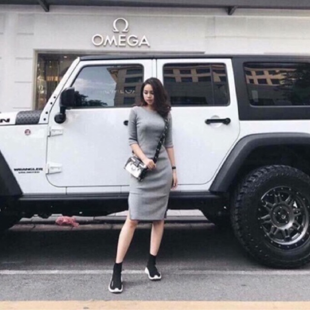 Đầm body xám xẻ tà 2 bên