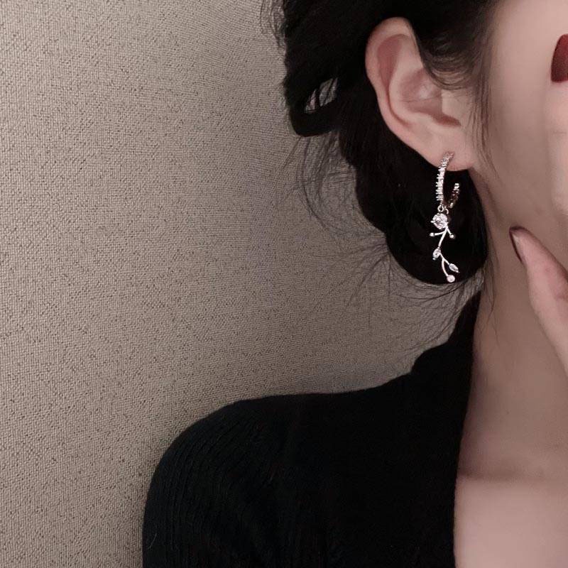 Khuyên Tai Dáng Dài Hình Bông Hoa Đính Đá Phong Cách Thời Trang Hàn Quốc