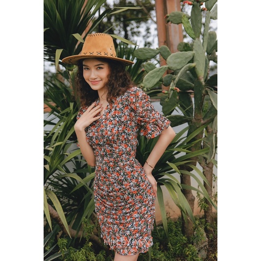 Đầm ôm nhún toàn thân cổ V sexy Layla dress