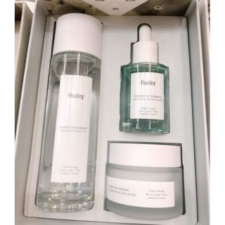 BỘ DƯỠNG DA CAO CẤP 3 MÓN HUXLEY MÀU XANH CHO DA DẦU MỤN,