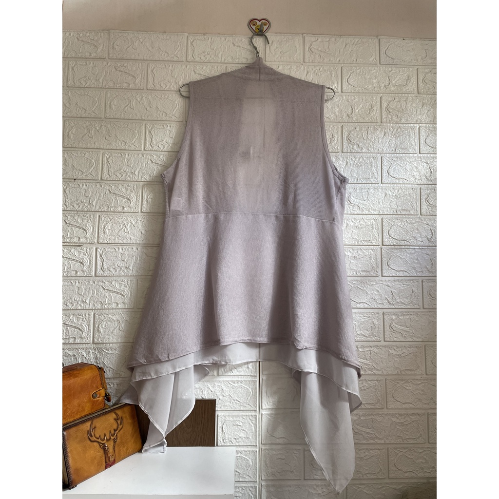 Áo khoác không tay, tà phối voan