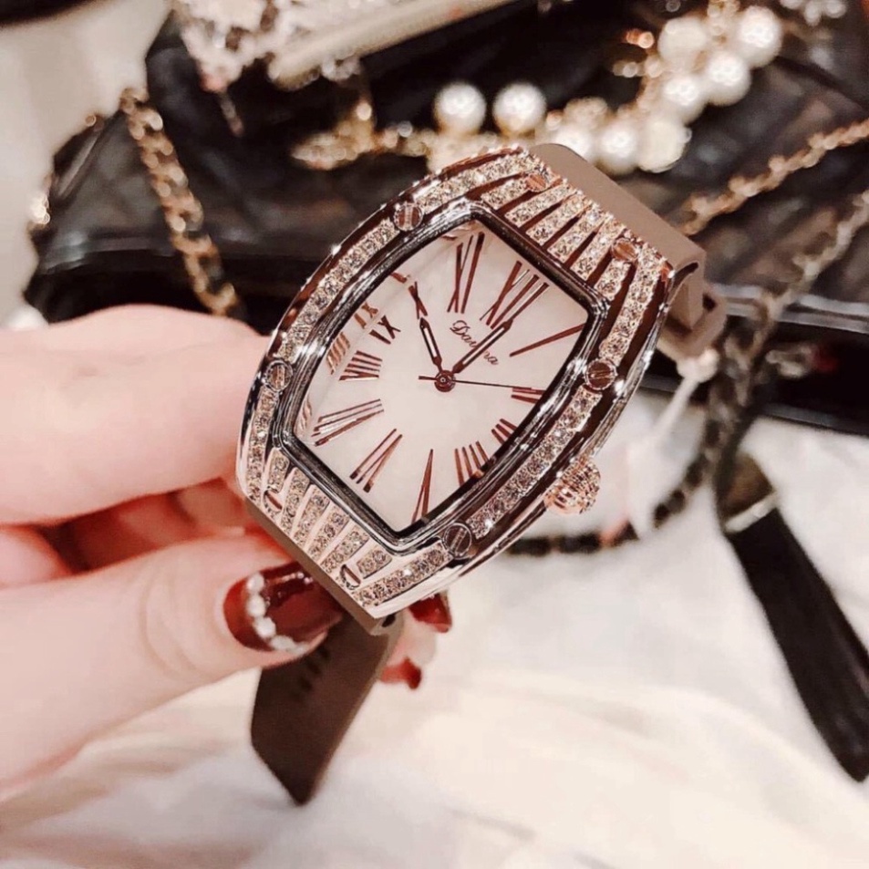 Đồng hồ nữ Davena mặt bầu quai silicon mềm dẻo, bảo hành 12 tháng