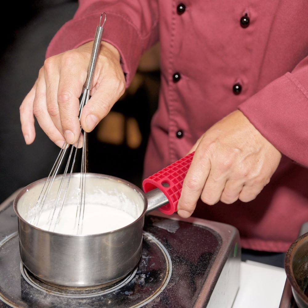 Nắp đậy tay cầm của nồi Walfos bằng silicon chống trượt chịu nhiệt, có 4 màu