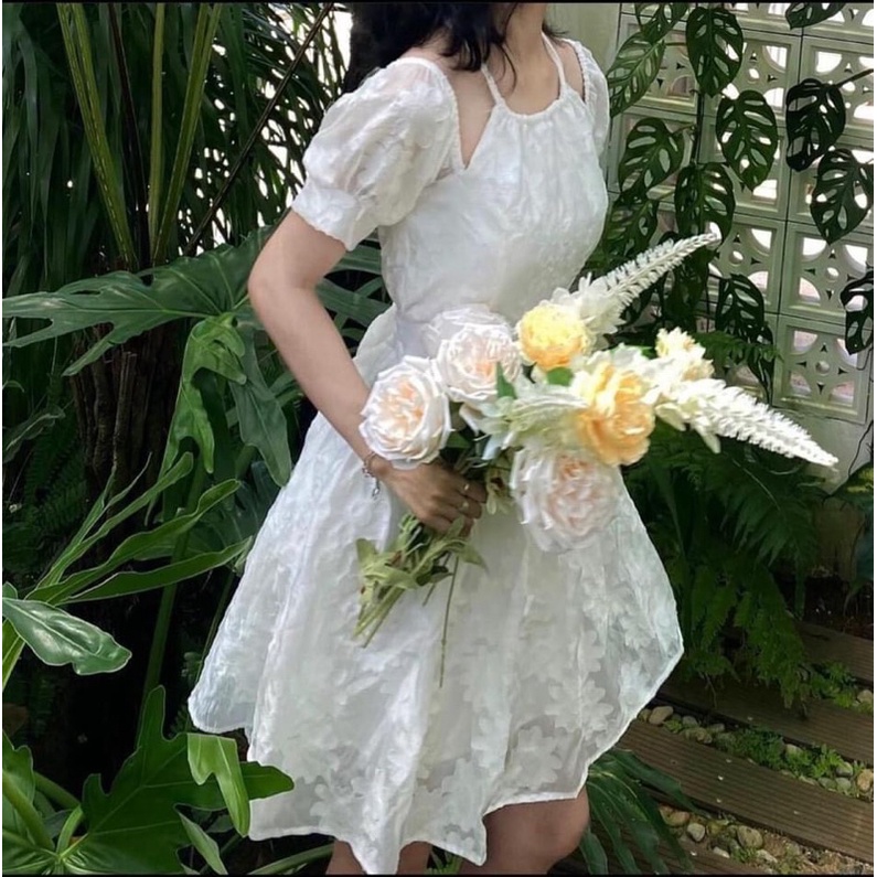 ĐẦM TRẮNG GẤM HOA NỔI DÂY YẾM