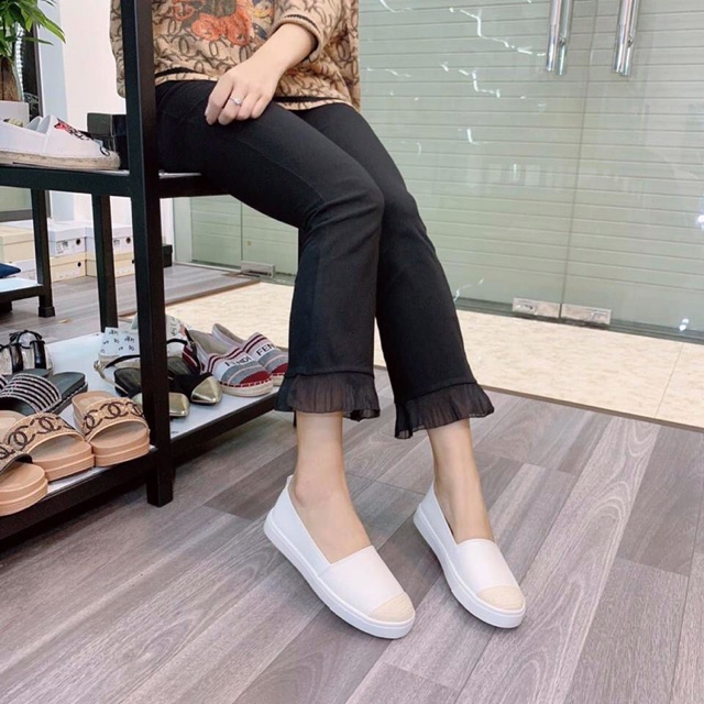 GIÀY SLIP ON DA SẦN BỌC MŨI CÓI ĐƠN GIẢN DỄ ĐI | BigBuy360 - bigbuy360.vn