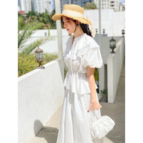Anna Set, bao gồm áo và chân váy có lót form dáng tiểu thư thanh lịch.