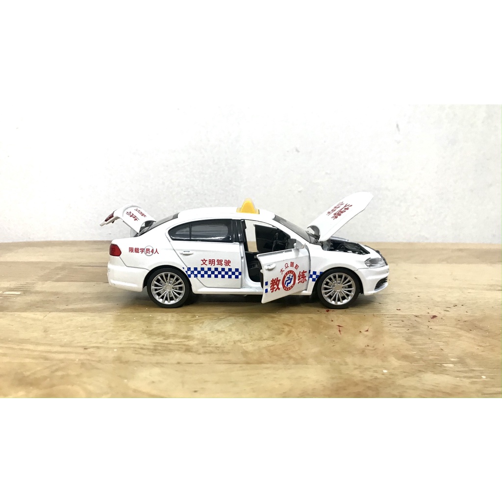 Mô hình xe taxi Volkswagen Passat _ Tỷ lệ 1:32