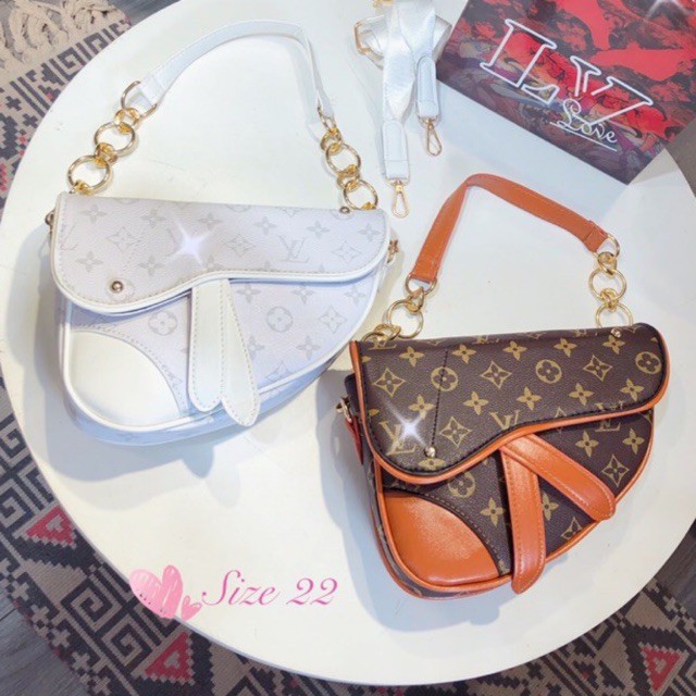 Túi đeo chéo yên ngựa thời trang nữ hoạ tiết nhỏ sang trọng