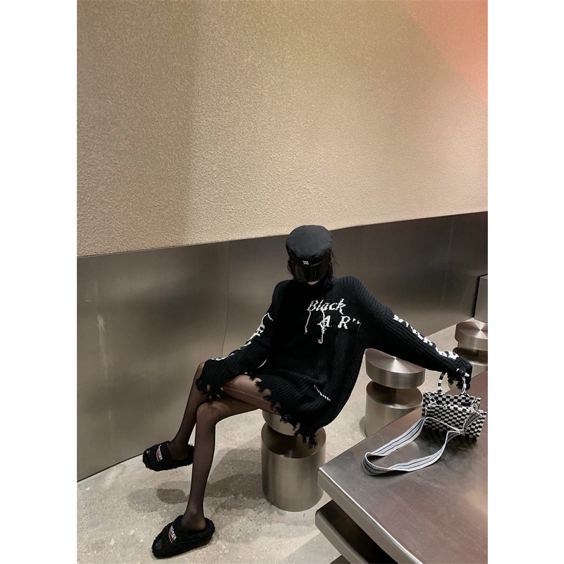 Áo sweater Dệt Kim Cổ Cao Màu Đen Thiết Kế Rách Phong Cách Hàn Quốc Cho Nữ