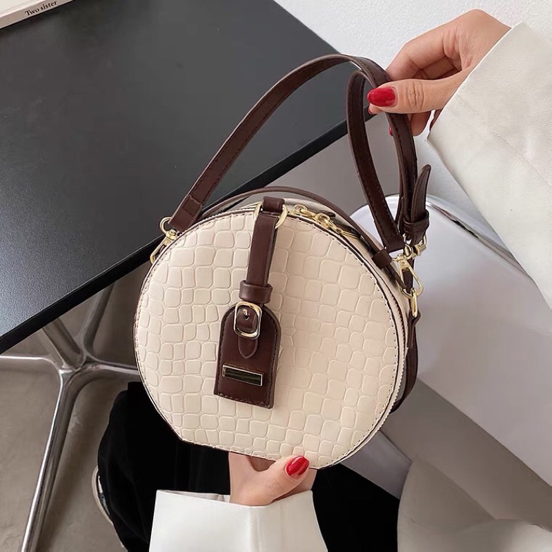 Túi Xách Tròn VƯƠNG NGỌC VĂN Trong phim Chỉ Là Quan Hệ Hôn Nhân