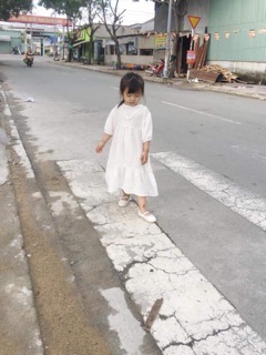 Đầm maxi trắng cho bé