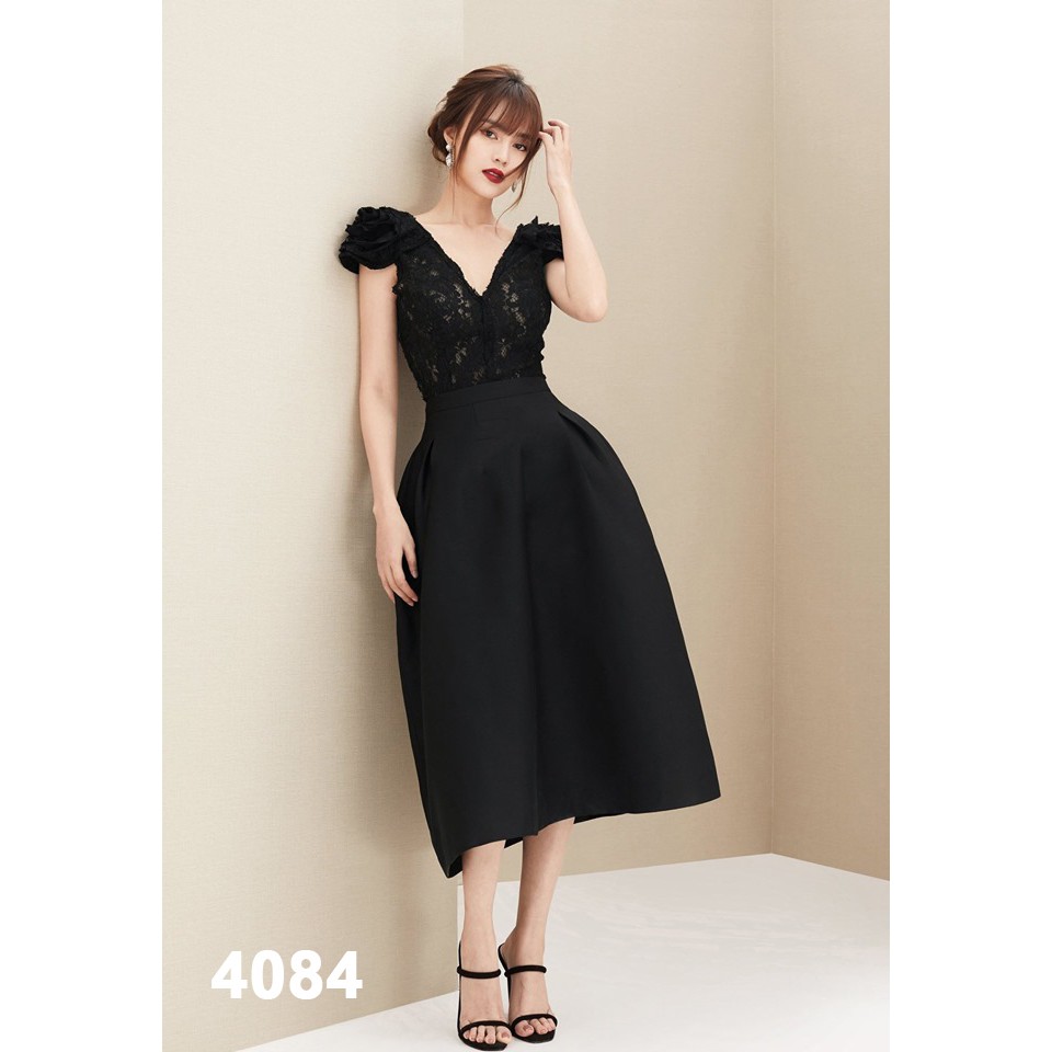 Đầm Xèo Đen Cổ V Phối Ren Sang Trọng