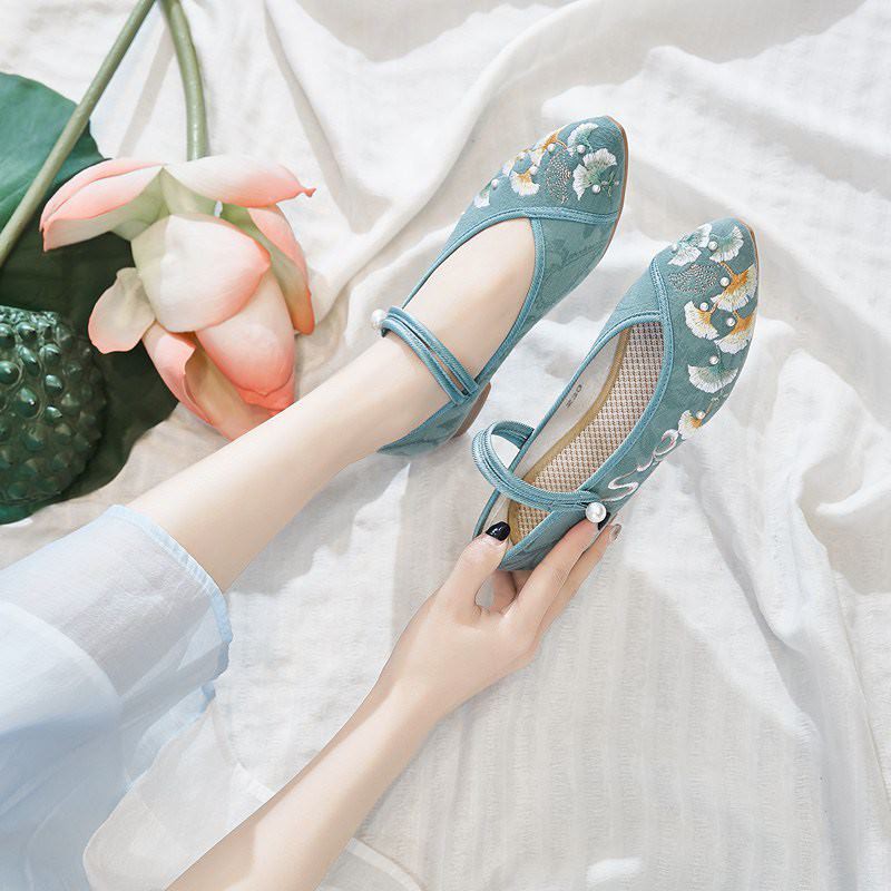 Giày thêu hoa mũi nhọn đính cườm đế thấp GT004