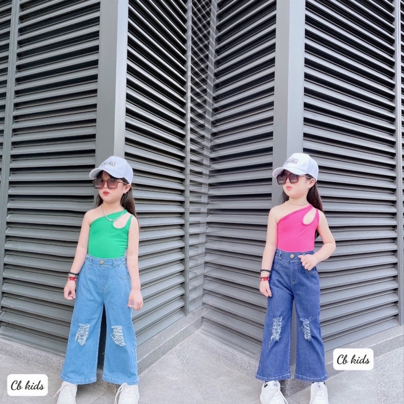 Set áo khoét vai + quần jean ống rộng cho bé gái