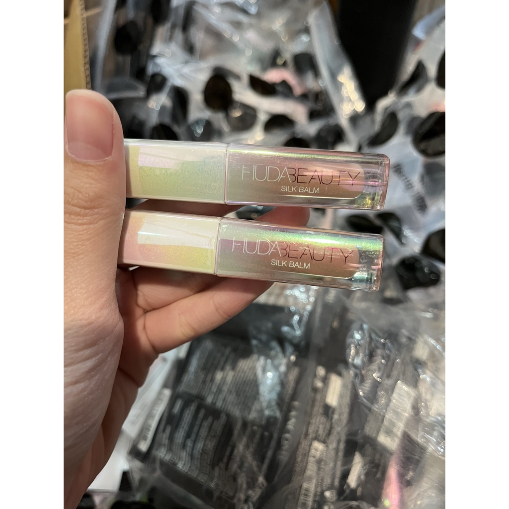 Son dưỡng bóng môi HUDA BEAUTY Silk Balm Hydrating and Nourishing Lip Balm- Màu Blush - 1.8ml