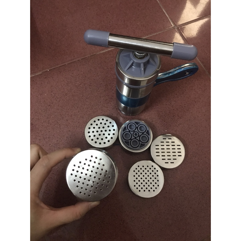 Máy đùn mì và đùn cám cho chim quay tay có 5 đầu ra, lỗ 2ly, 3ly, 4ly