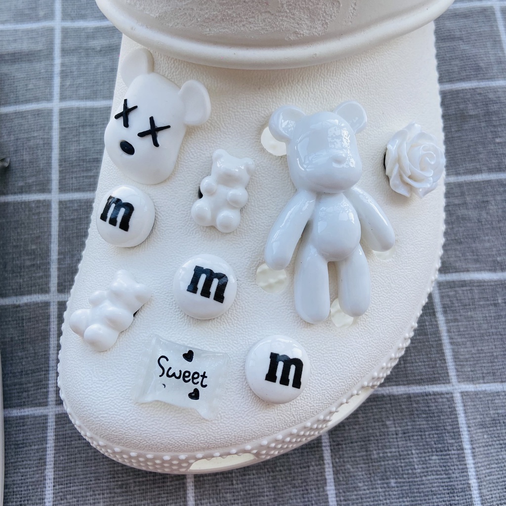 Sticker crocs Shoe Decoration for crocs đế caoBộ 18 Nút Gắn Trang Trí Giày Hình KAWS Độc Đáo#Loạt Đen Trắng