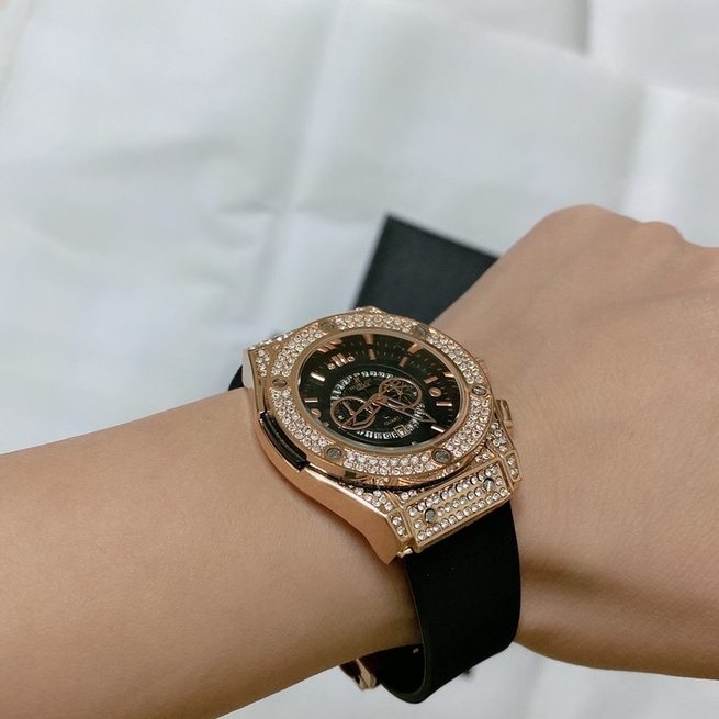 Đồng hồ nam nữ Hub.lott - Kiểu dáng sang trọng Dây cao su thơm vani, bảo hành 12 tháng | BigBuy360 - bigbuy360.vn