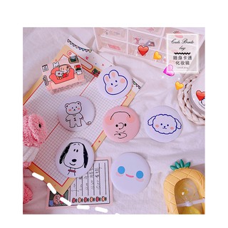 Gương mini - gương cầm tay - gương bỏ túi dáng tròn, nhỏ gọn tiện lợi, dễ dàng mang đi.