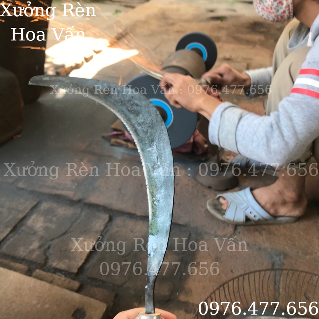 Liềm Cắt Lúa,Liềm Cắt Cỏ.Đc rèn thủ công 100% là nhíp,cực kỳ sắc bén và bền đẹp,Em ờ làng nghề truyền thống lâu đời đây