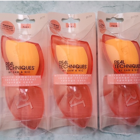 Mút Trang Điểm Real Techniques + Hộp Đựng Du Lịch Miracle Complexion Sponge® + Travel Sponge Case