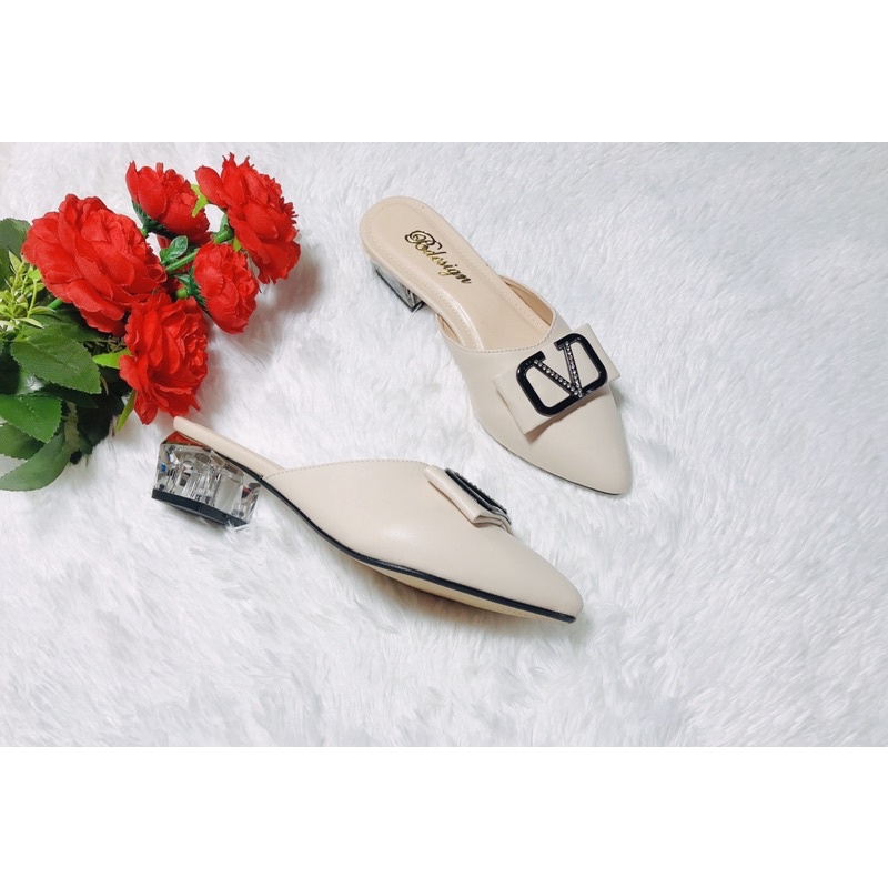 Giày cao gót nữ 3cm có hai màu đen kem mũi nhọn gót trong