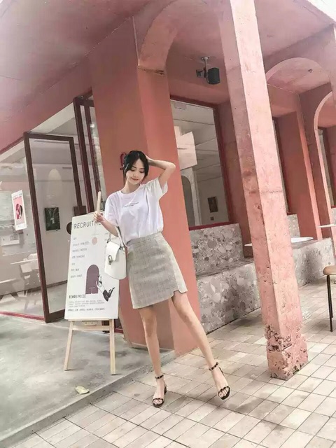 A27: sandal đinh gót vuông