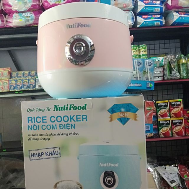 Nồi cơm điện 1,8 lít quà tặng từ Nutifood