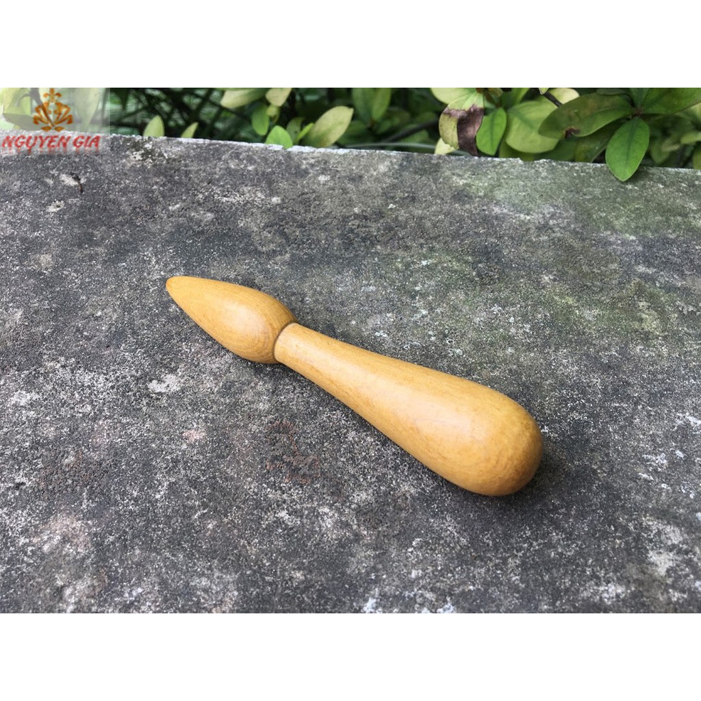 Cây massage day bấm huyệt bằng gỗ Bách thơm mát