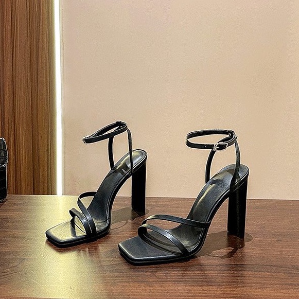 Giày sandal nữ mã S47 mũi vuông cao 9cm gót dẹp hàng đẹp sang chảnh trend 2022 có 2 màu trắng và đen