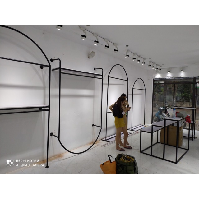 XƯỞNG GIÁ KỆ SHOP THỜI TRANG