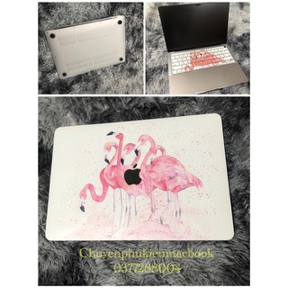COMBO ỐP + PHỦ PHÍM HỒNG HẠC CHO MACBOOK (tặng kèm nút nịt bụi + chống gãy sạc)