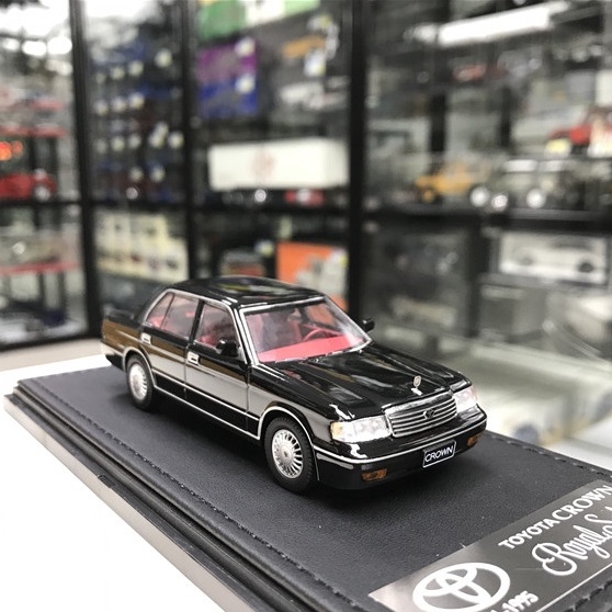 Đồ chơi cho bé trẻ em figure mô hình trang trí trưng bày decor bàn làm việc cao cấp giá rẻ xe hơi oto toyota crown 133 A